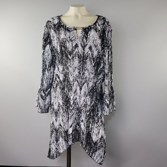 Avenue long asymmetrical hem top blouse Plus 26 - Picture 3 of 11